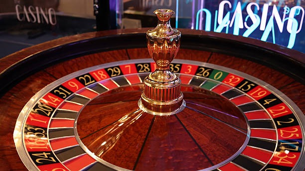 Ceme Online table with dealer and player cards on king4d slot